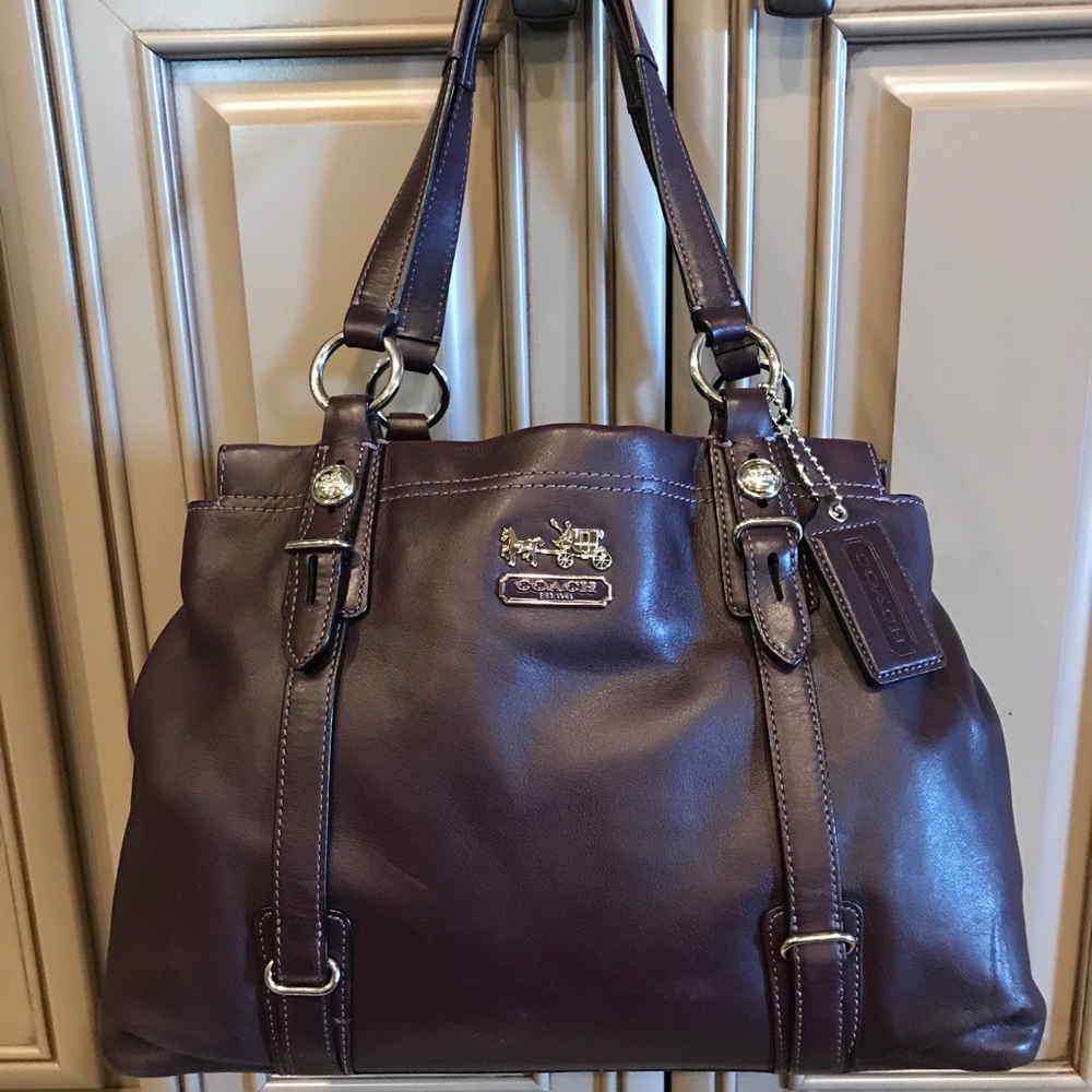 ♦️SOLD♦️Coach ‘Carry All’ Satchel
